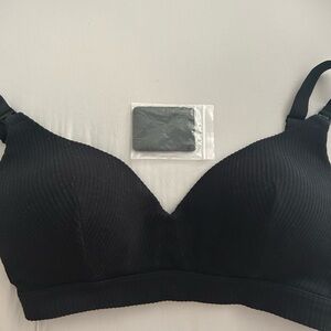 Kindred Bravely like new- Black Ribbed maternity/nursing bra